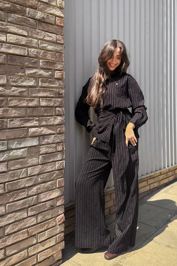 Shifted Set in Black