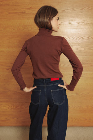 Turtle Neck in Brown