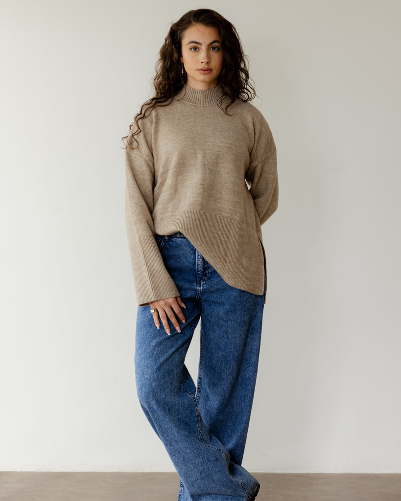 Good Feels Sweater In Dark Beige