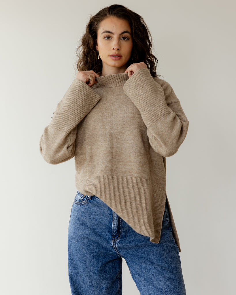 Good Feels Sweater In Dark Beige