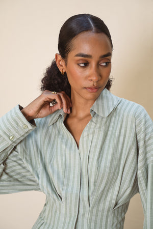 Fitted Waist Cotton Shirt in Green
