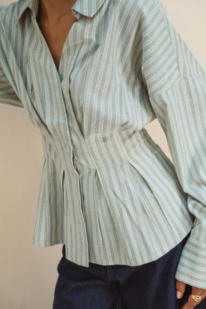 Fitted Waist Cotton Shirt in Green