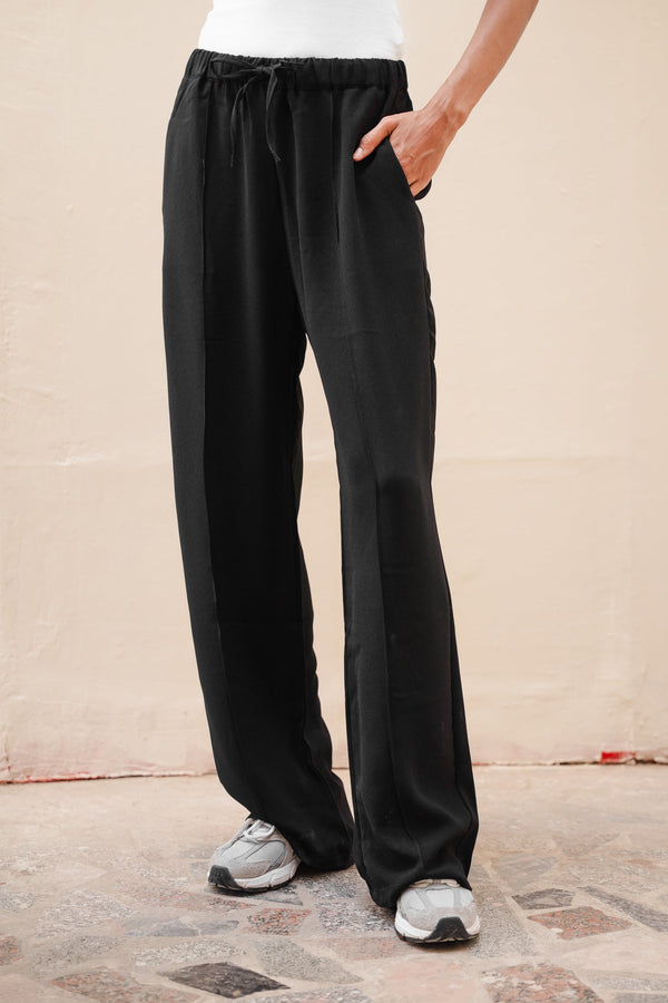 Trousers in Black