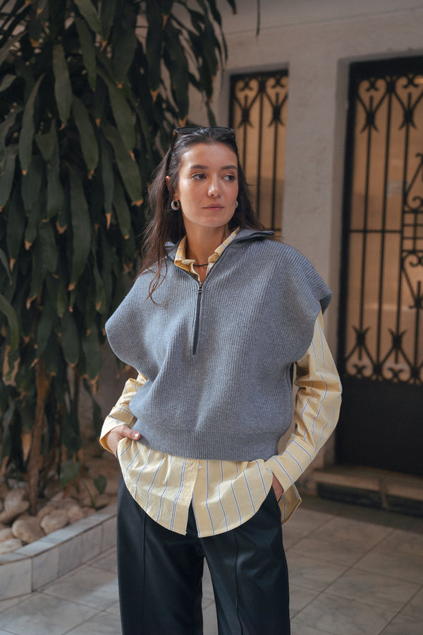 Knitted Vest in Grey