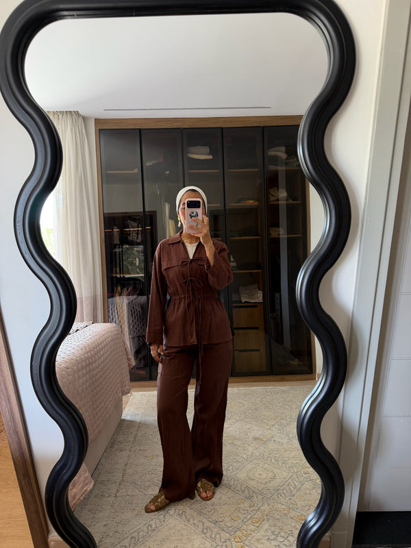 Crinkled Front Tie Set in Brown