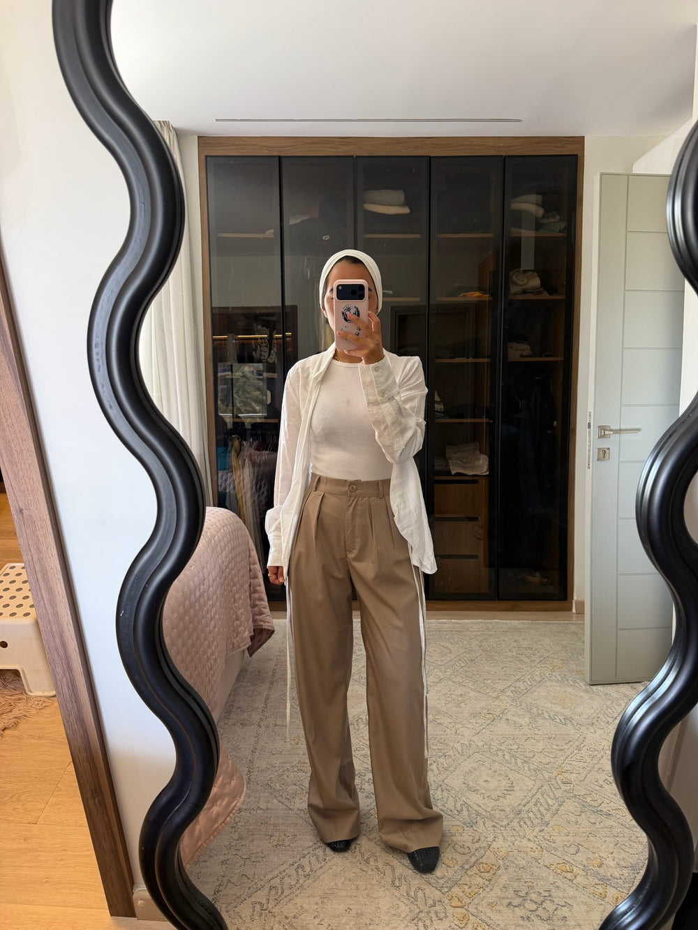 Gutsy Trousers in Beige